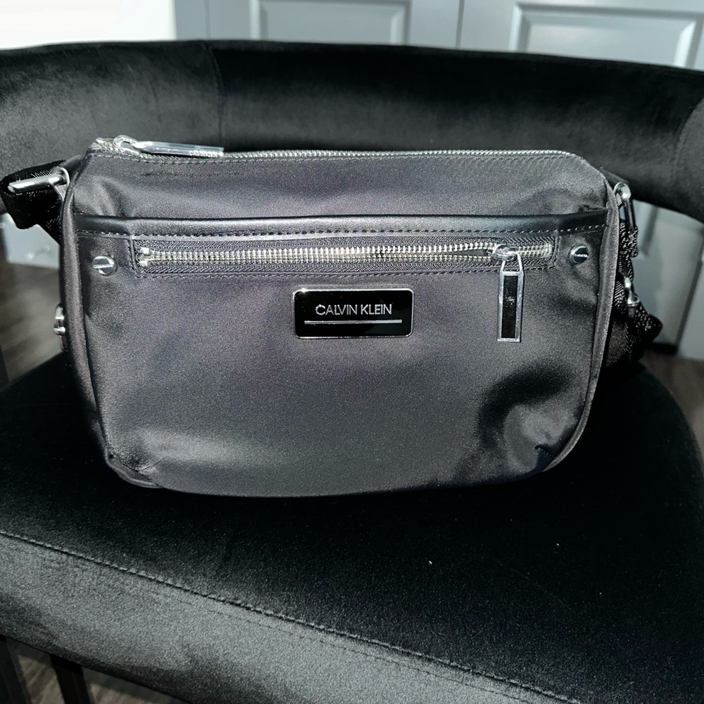 NWT Calvin Klein Nylon crossbody bag with extendible straps